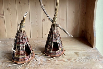 Weave a willow bird house feeder